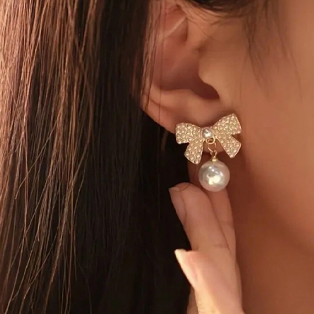 Charming Bow Pearly Dainty Earrings